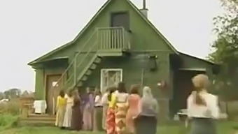 Russische Vintage-Schönheit In Klassischem Porno