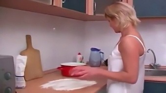 Voyeur88887 Fängt Eine Russische Milf Und Ihren Nicht-Stiefsohn In Einer Heißen Begegnung Ein