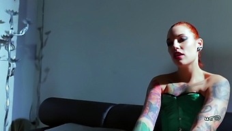 Pani Silvia Rubi Učí Melissu V Bdsm A Footfetish