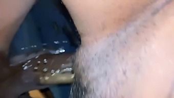 Ein Stiefsohn Hat Sex Mit Der Reifen Mutter Seines Freundes Während Eines Einkaufsbummels!