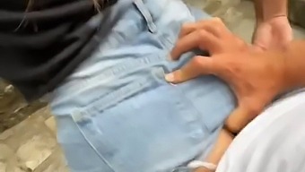 Verifizierte Amateur-Teenagerin Wird Während Des Öffentlichen Sex Fast Entlarvt