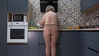 Behind The Scenes With A Curvy Milf In Nylon Pantyhose