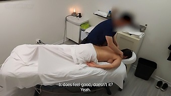 Emmas Rückkehr: Die Üppige Reife Frau Mit Großen Brüsten Und Hinterteil Bekommt Eine Weitere Massage Und Mehr!